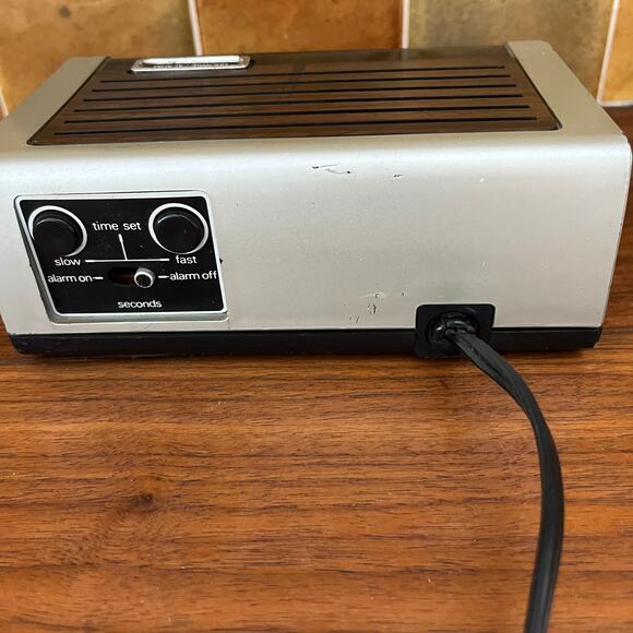 Vintage Cosmo LED Digital Alarm Clock Model E-701 - Picture 6 of 11